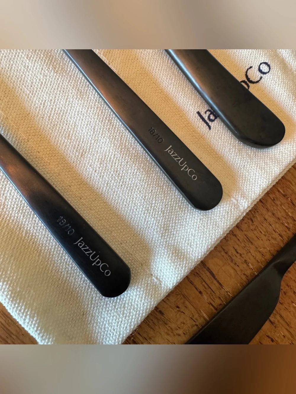 JazzUpCo Matte Black Minimalist Flatware Cutlery Set - 22 Pieces, Service for 4+